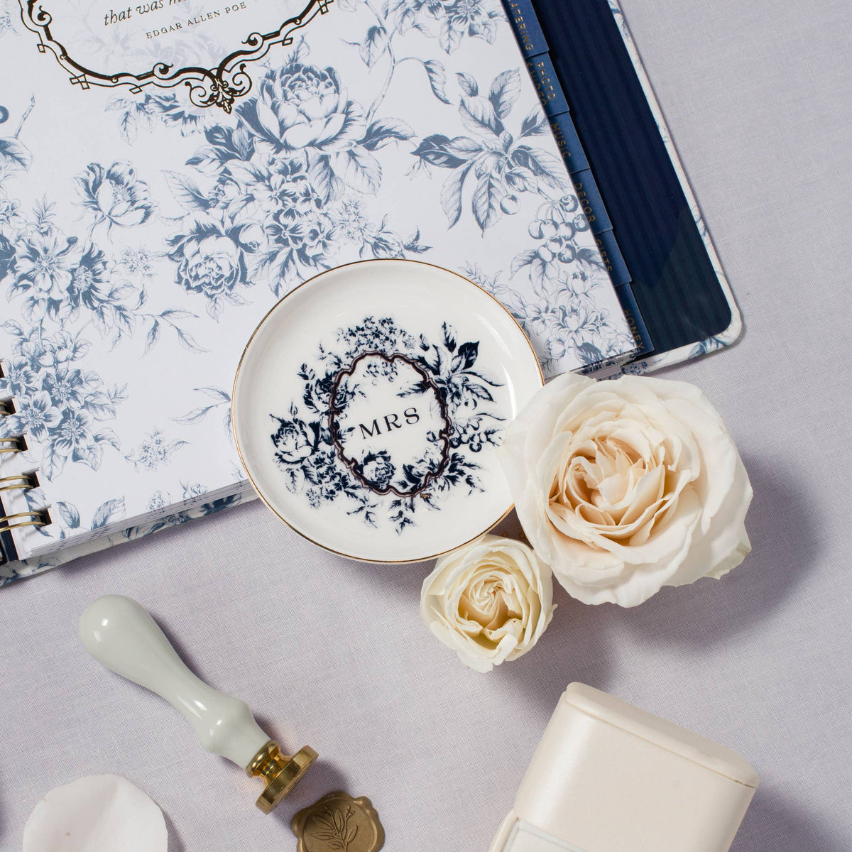 MRS MEMENTO ROUND TRAY