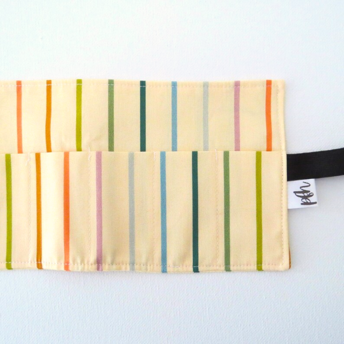 Crayon Roll-Up Organizer – Travel Art Storage for Kids