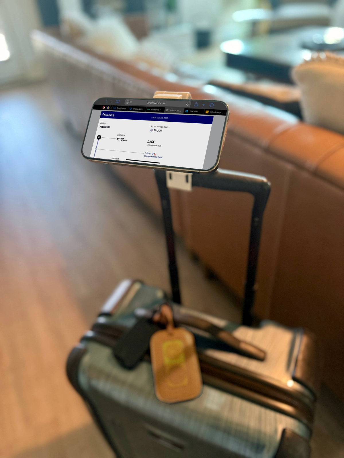 HOLD IT RIGHT THERE MAGNETIC TRAVEL PHONE STAND