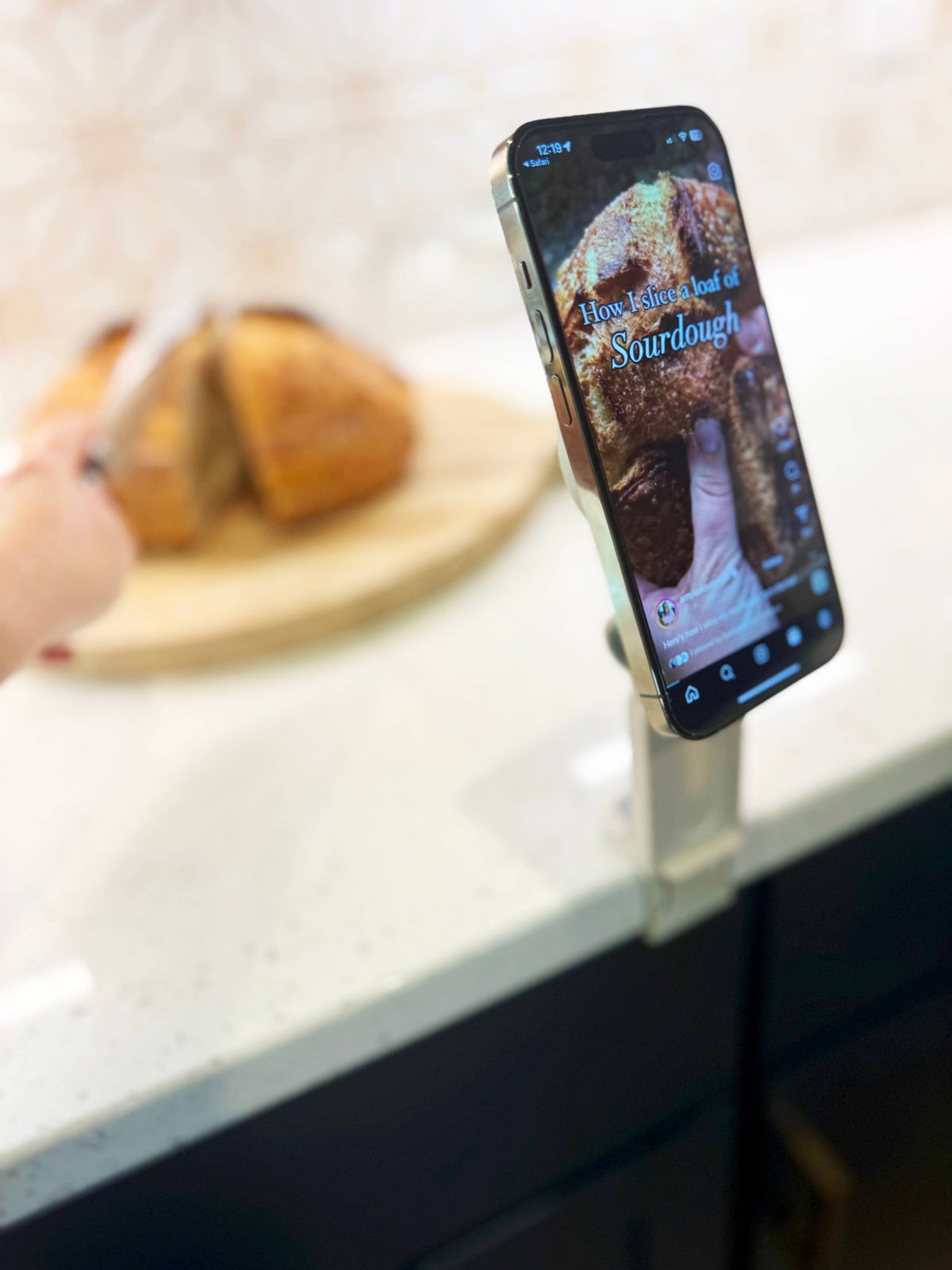 HOLD IT RIGHT THERE MAGNETIC TRAVEL PHONE STAND