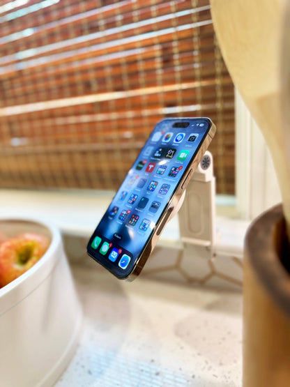 HOLD IT RIGHT THERE MAGNETIC TRAVEL PHONE STAND