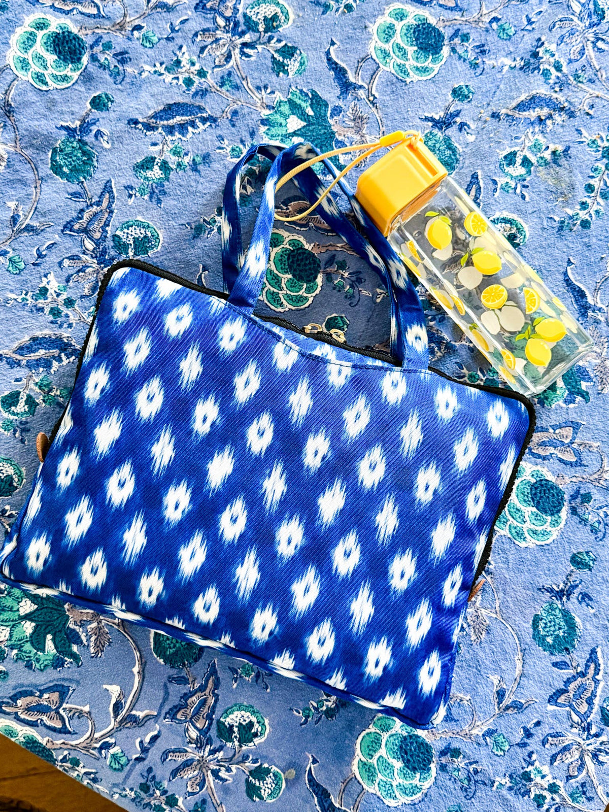 Yumbox Poche Ikat Print Insulated Sleeve Lunch Bag