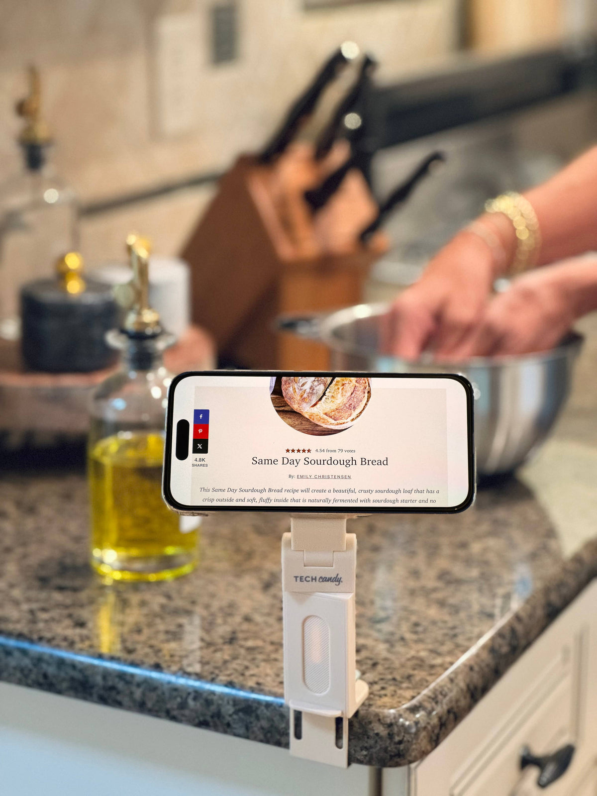 HOLD IT RIGHT THERE MAGNETIC TRAVEL PHONE STAND